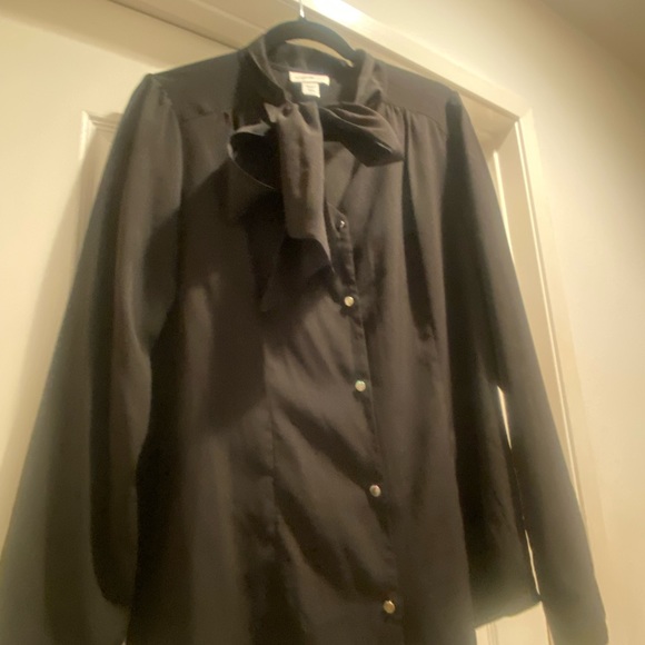 Jaclyn Smith, black blouse with Silvertone buttons - Picture 6 of 16